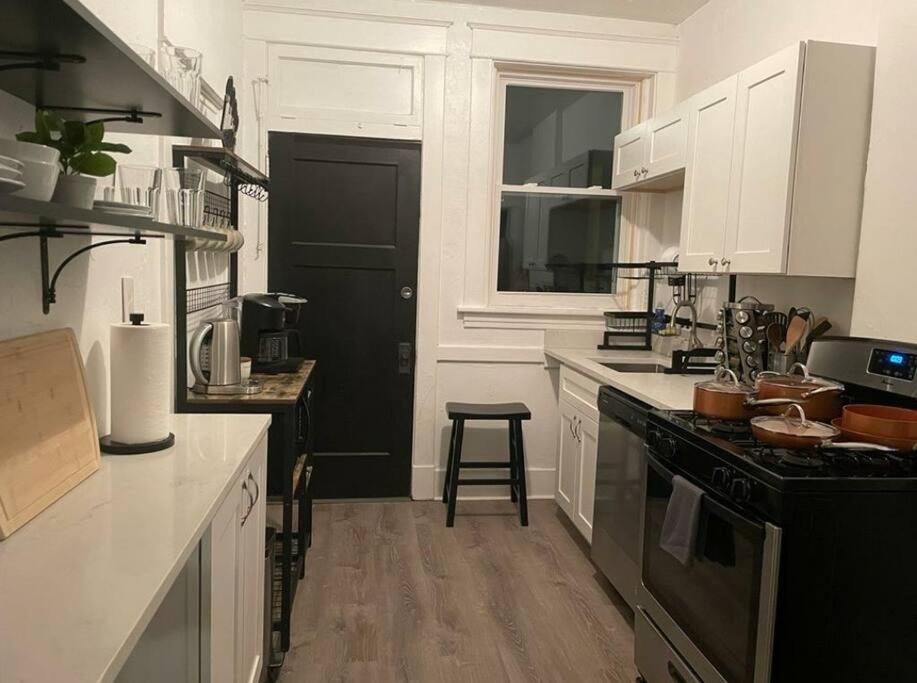 Lovely 2Br W Office Space - King Bed & Alexa Lägenhet Pittsburgh Exteriör bild