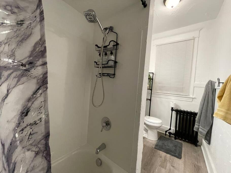 Lovely 2Br W Office Space - King Bed & Alexa Lägenhet Pittsburgh Exteriör bild