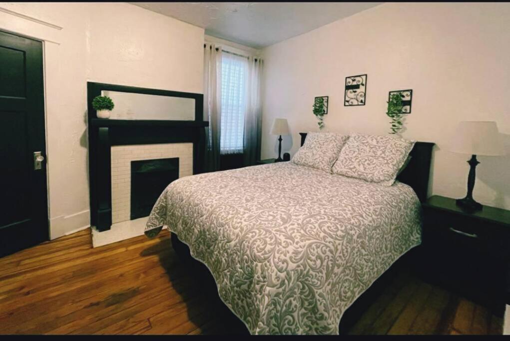 Lovely 2Br W Office Space - King Bed & Alexa Lägenhet Pittsburgh Exteriör bild