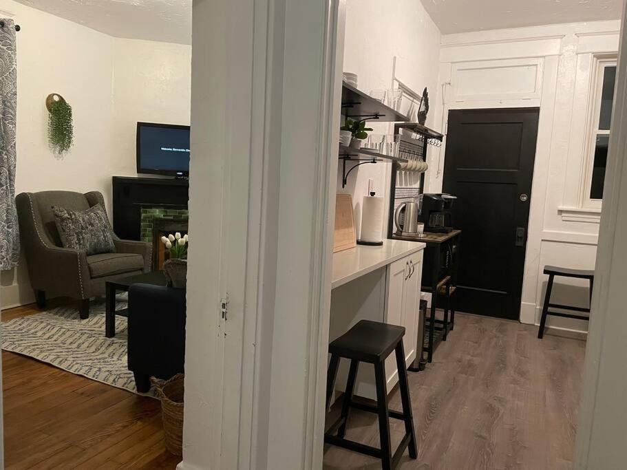 Lovely 2Br W Office Space - King Bed & Alexa Lägenhet Pittsburgh Exteriör bild